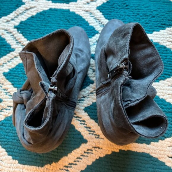 Nine West Women's Gray Faux Suede Side Zip Ankle Boots Booties Heels w Bow Sz 11 - Picture 5 of 10